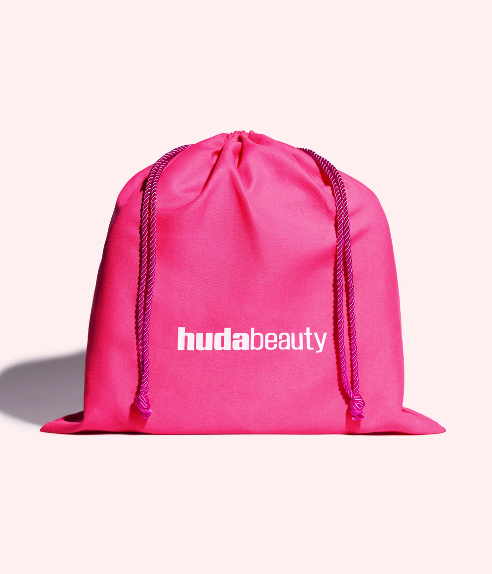HUDA BEAUTY MEDIUM VANITY BAG
The ultimate Power Pink vanity that fits all your huda beauty mini favs