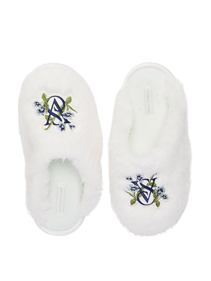 Victoria's Secret
Luxe Plush Closed-Toe Slippers
