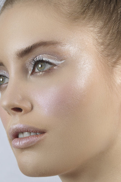 STILA Heaven's Hue
Highlighter.color:Opulence(White Pearl