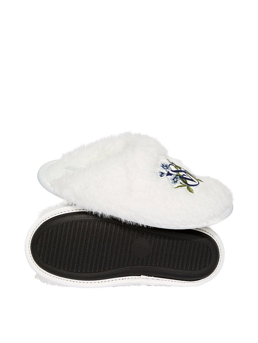 Victoria's Secret
Luxe Plush Closed-Toe Slippers