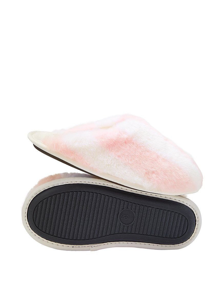 Victoria's Secret
Closed-Toe Faux Fur Slippers