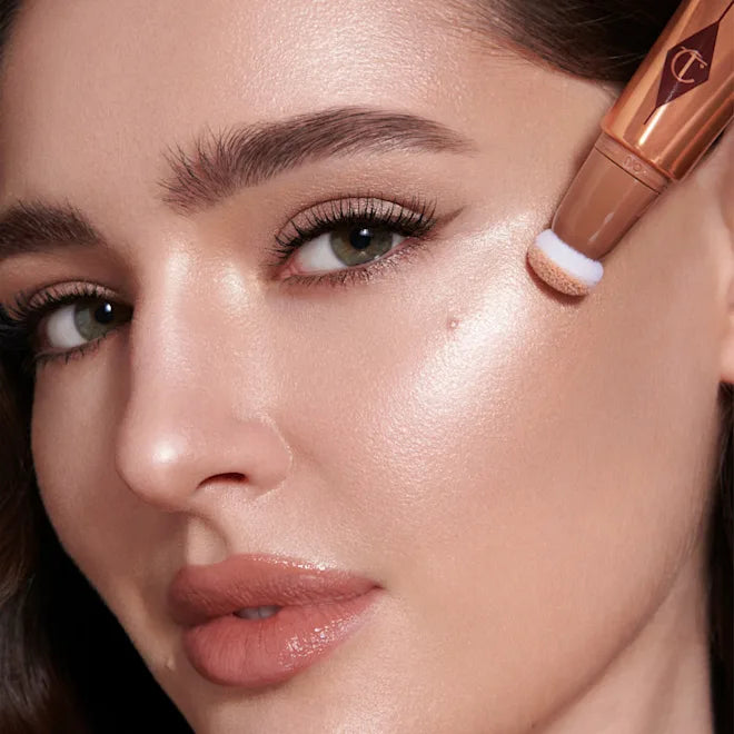 CHARLOTTE'S ICONIC HOLLYWOOD BEAUTY SECRETS
Makeup Kit