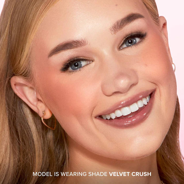Too Faced 
Cloud Crush Blurring Powder Blush.               Color: Velvet Crush - nude pink