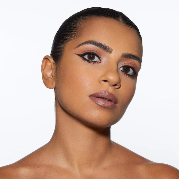 HUDA BEAUTY 
Creamy Kohl Longwear Eye Pencil.                           Color: Very Vanta - extreme black