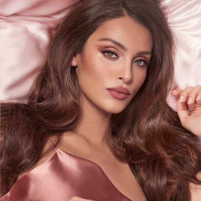 Charlotte Tilbury  Cheek to Chic Blush Color: Pillow Talk Deep