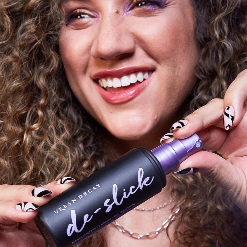 URBAN DECAY Urban Decay De-Slick Mattifying Makeup Setting Spray for Face, Waterproof, Smudge-proof, Oil & Shine Control, for Oily Combination Skin, Oil-free, Vegan, Cruelty-free-118ML - Image 2