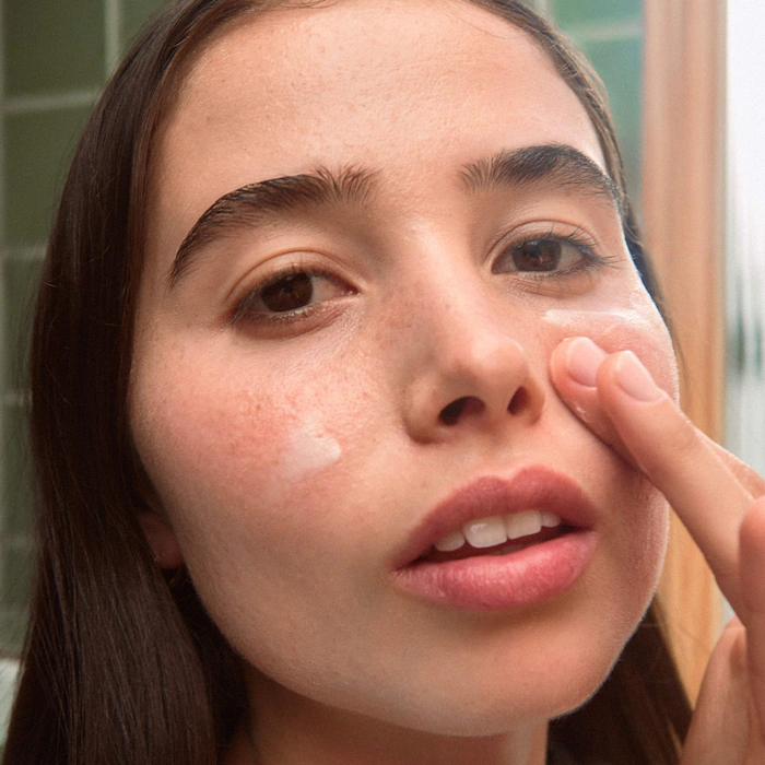Sincerely Yours  So Soft Daily Barrier Strengthening Lightweight Moisturizer with Hyaluronic Acid, Ceramides and Niacinamide - Image 2